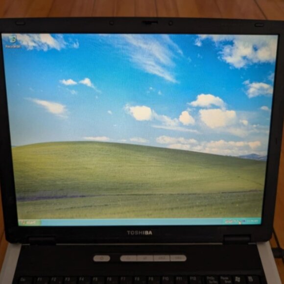 Vintage Toshiba Tecra A3X Intel Pentium 1.73GHz 2GB 60GB Windows XP Home Laptop - Picture 3 of 11